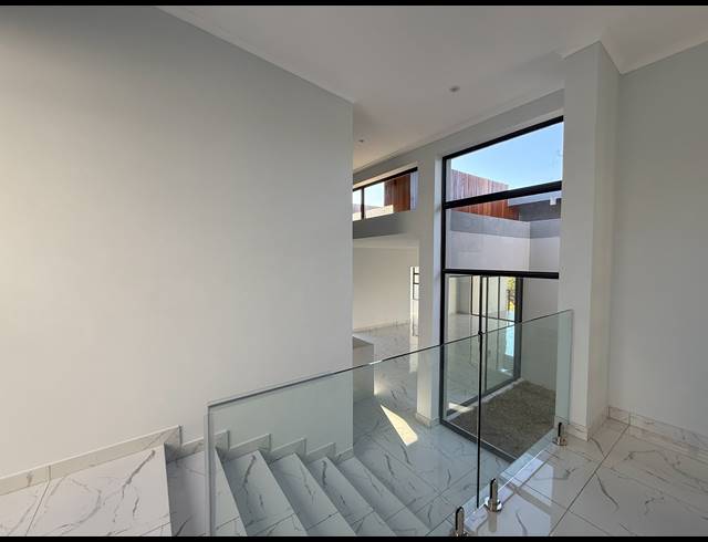 4 BEDROOM HOUSE FOR SALE IN PALM LAKES ESTATE